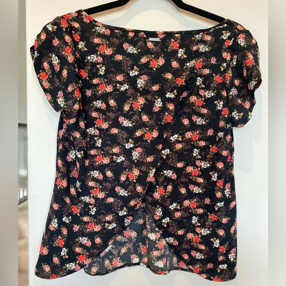 Guess open(slit) back top - Picture 3 of 3